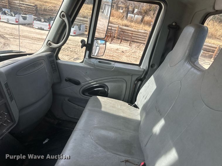 image for item EK9777 2007 International 7300  bucket truck