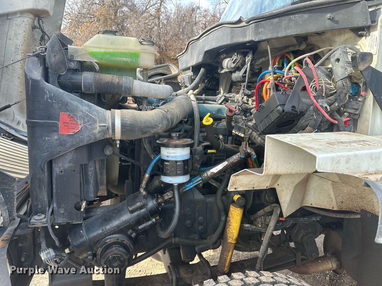 image for item EK9777 2007 International 7300  bucket truck