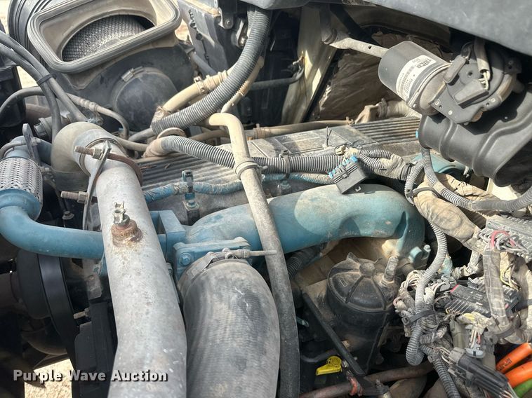 image for item EK9777 2007 International 7300  bucket truck