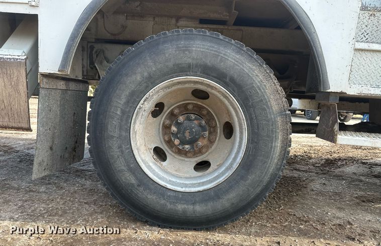 image for item EK9777 2007 International 7300  bucket truck