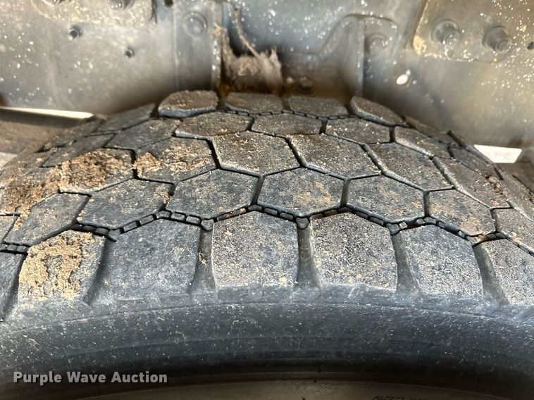 image for item EK9777 2007 International 7300  bucket truck