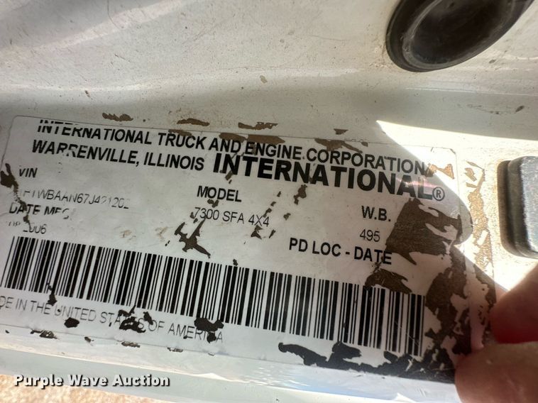 image for item EK9777 2007 International 7300  bucket truck