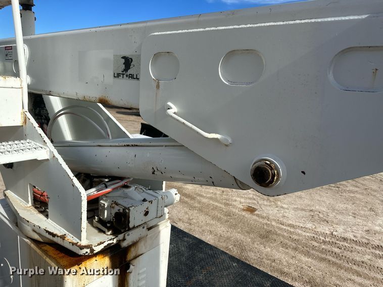 image for item EK9778 2007 Freightliner Business Class M2 106  bucket truck