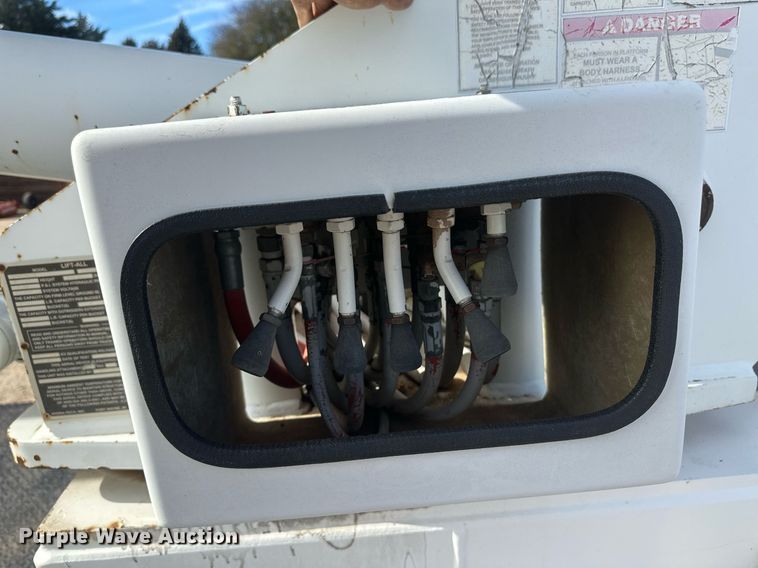 image for item EK9778 2007 Freightliner Business Class M2 106  bucket truck