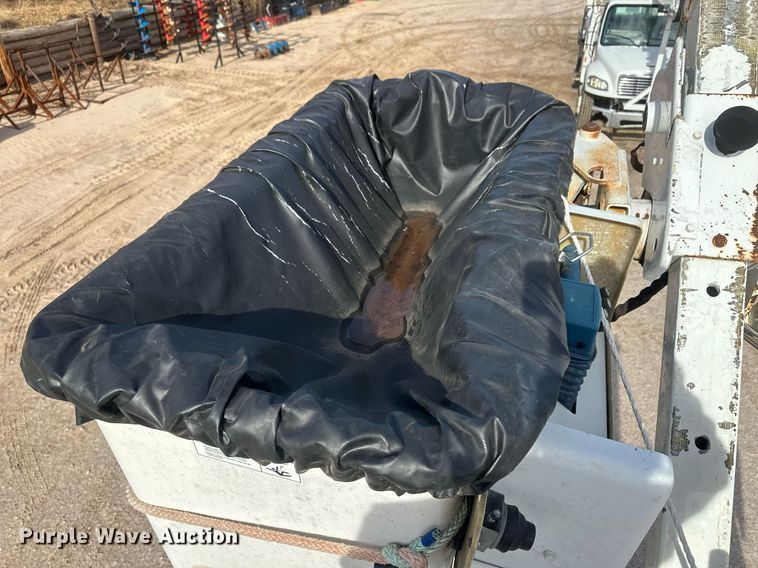 image for item EK9778 2007 Freightliner Business Class M2 106  bucket truck