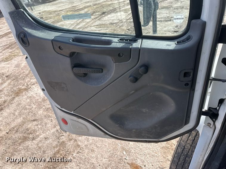 image for item EK9778 2007 Freightliner Business Class M2 106  bucket truck