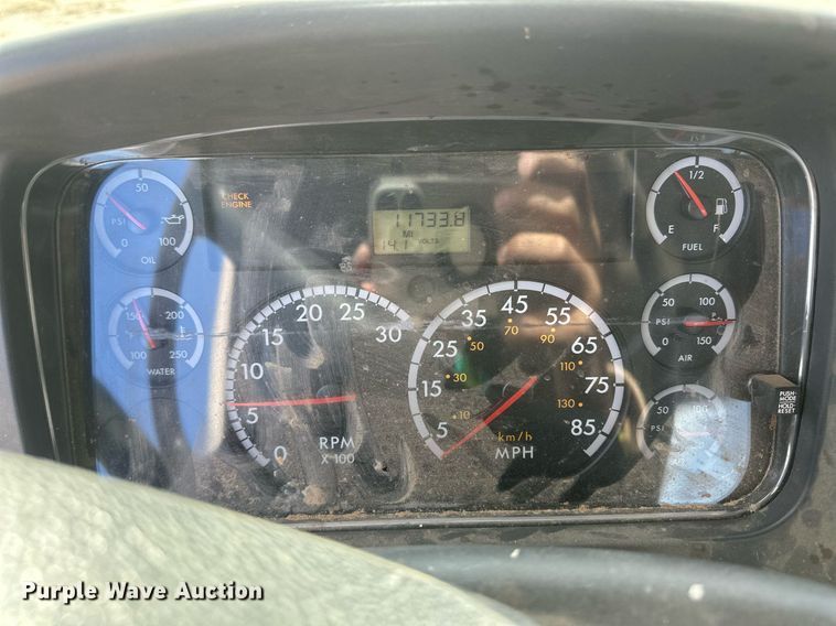 image for item EK9778 2007 Freightliner Business Class M2 106  bucket truck