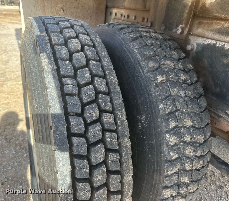 image for item EK9778 2007 Freightliner Business Class M2 106  bucket truck