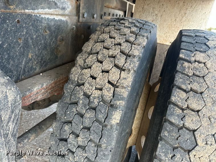 image for item EK9778 2007 Freightliner Business Class M2 106  bucket truck