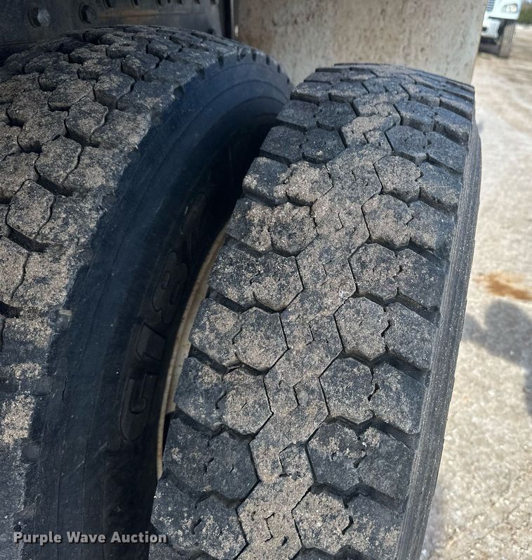 image for item EK9778 2007 Freightliner Business Class M2 106  bucket truck