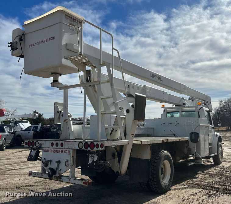 image for item EK9779 2007 Freightliner Business Class M2 106  bucket truck