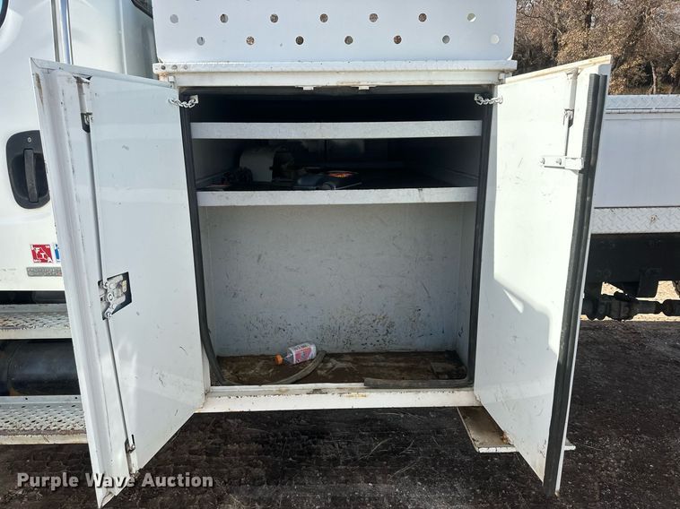 image for item EK9779 2007 Freightliner Business Class M2 106  bucket truck