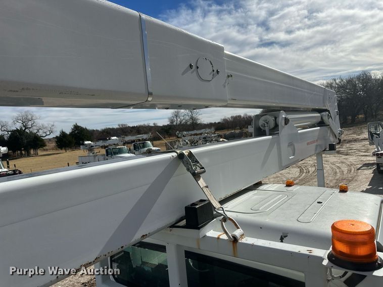 image for item EK9779 2007 Freightliner Business Class M2 106  bucket truck