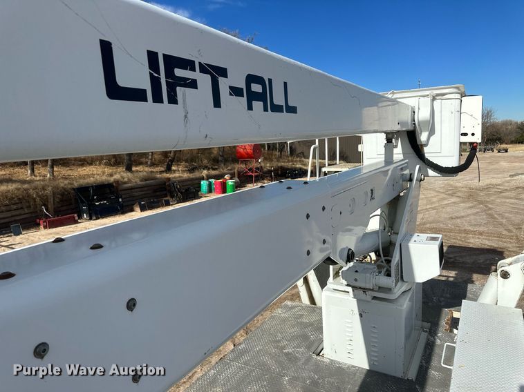 image for item EK9779 2007 Freightliner Business Class M2 106  bucket truck