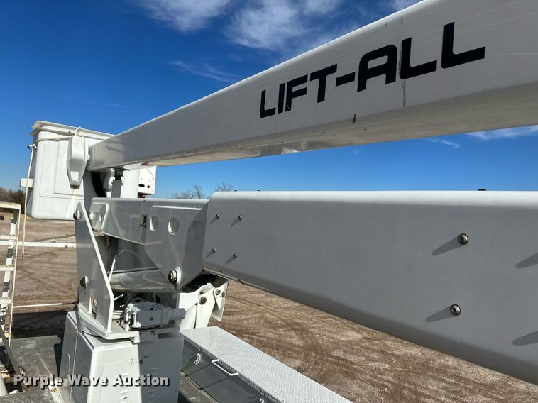 image for item EK9779 2007 Freightliner Business Class M2 106  bucket truck