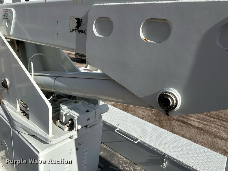 image for item EK9779 2007 Freightliner Business Class M2 106  bucket truck