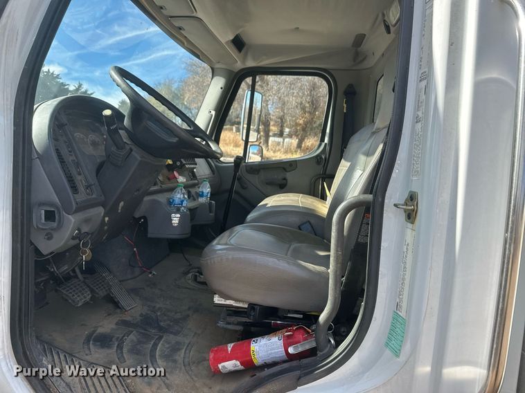 image for item EK9779 2007 Freightliner Business Class M2 106  bucket truck