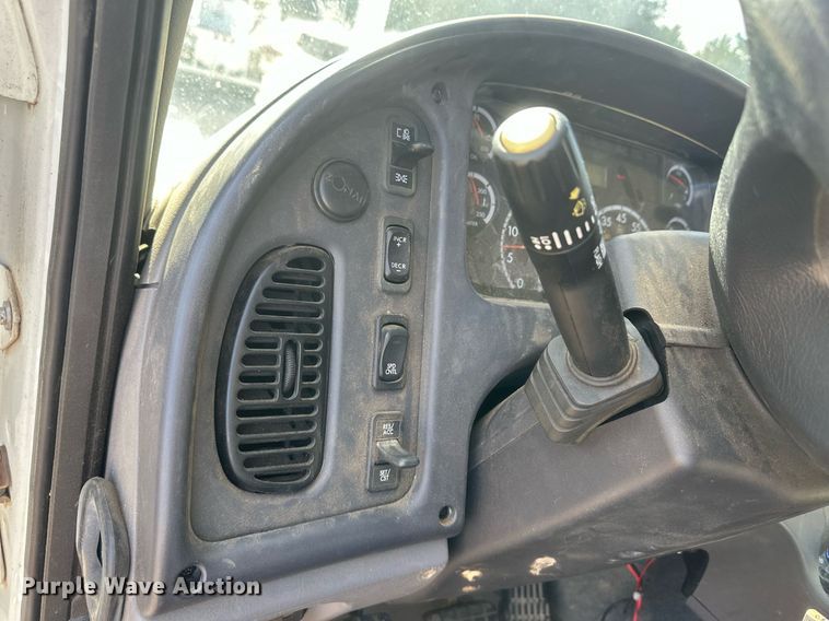 image for item EK9779 2007 Freightliner Business Class M2 106  bucket truck