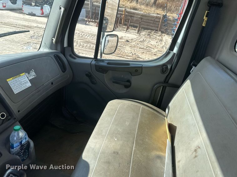 image for item EK9779 2007 Freightliner Business Class M2 106  bucket truck