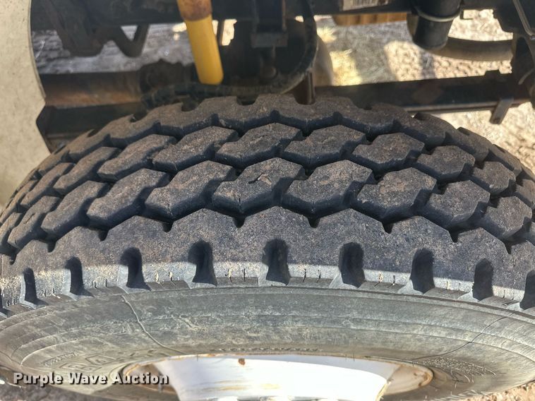 image for item EK9779 2007 Freightliner Business Class M2 106  bucket truck