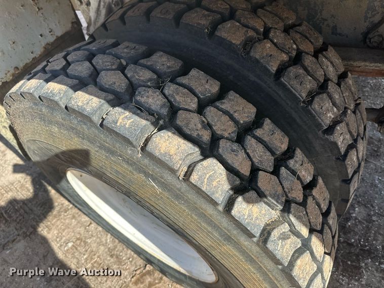 image for item EK9779 2007 Freightliner Business Class M2 106  bucket truck