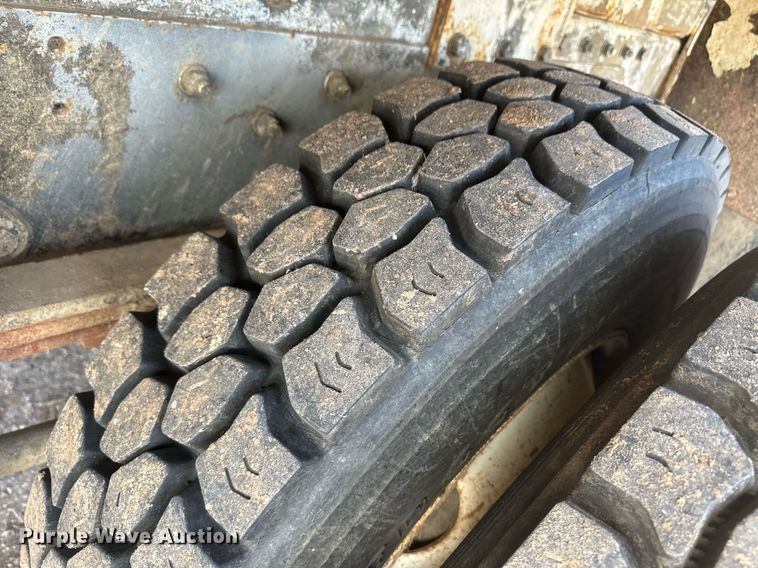 image for item EK9779 2007 Freightliner Business Class M2 106  bucket truck