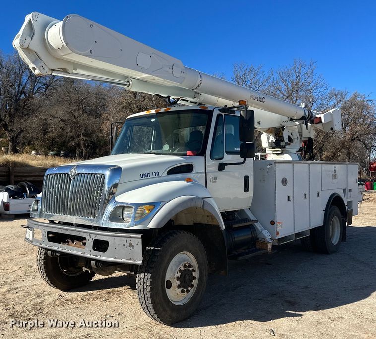 image for item EK9780 2007 International 7300  bucket truck
