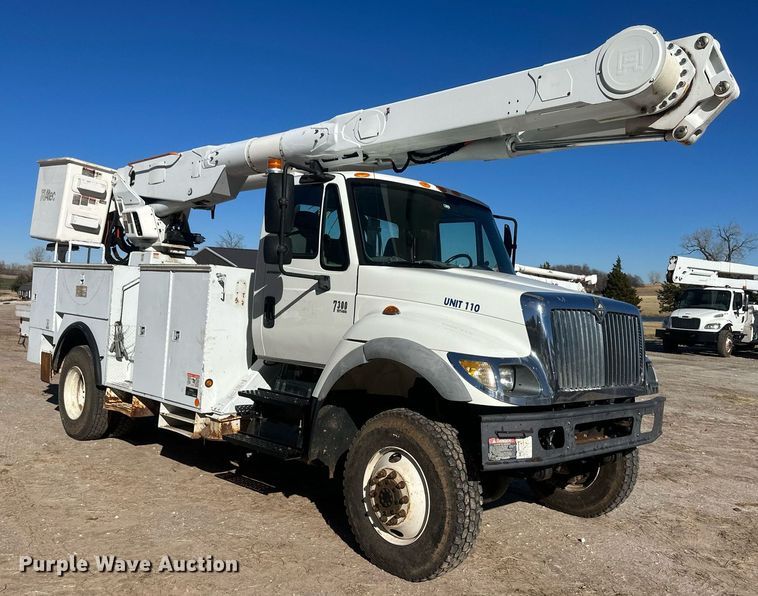 image for item EK9780 2007 International 7300  bucket truck