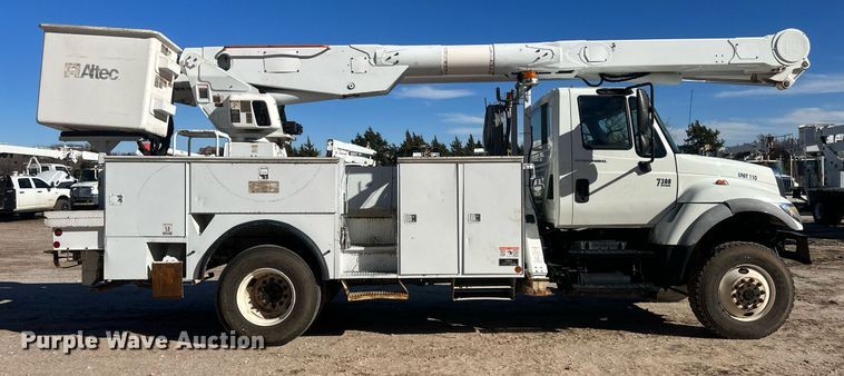 image for item EK9780 2007 International 7300  bucket truck