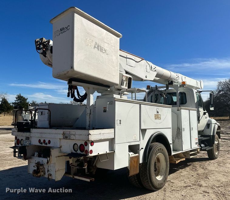 image for item EK9780 2007 International 7300  bucket truck