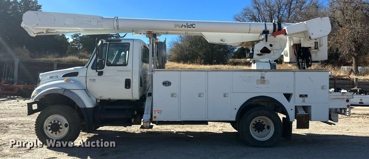 image for item EK9780 2007 International 7300  bucket truck