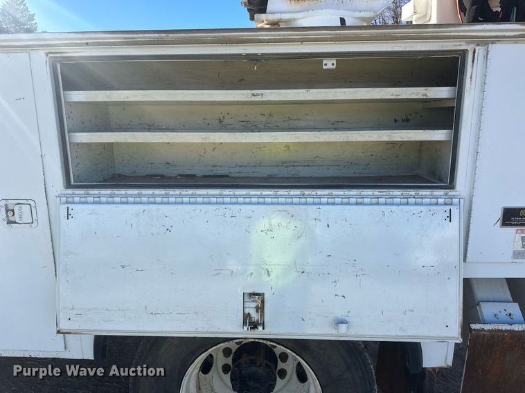 image for item EK9780 2007 International 7300  bucket truck