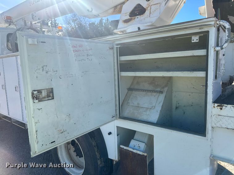 image for item EK9780 2007 International 7300  bucket truck