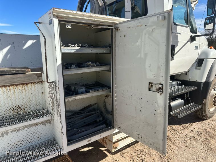 image for item EK9780 2007 International 7300  bucket truck