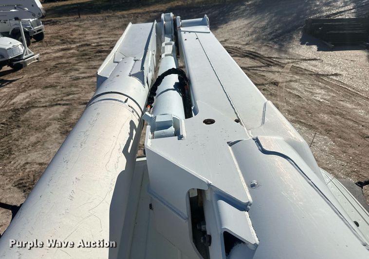 image for item EK9780 2007 International 7300  bucket truck