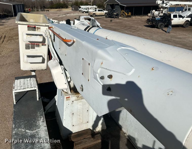 image for item EK9780 2007 International 7300  bucket truck