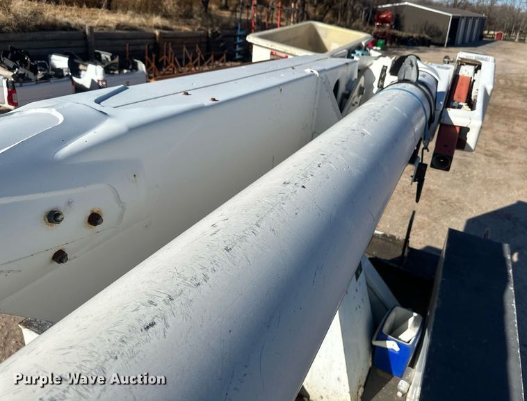 image for item EK9780 2007 International 7300  bucket truck