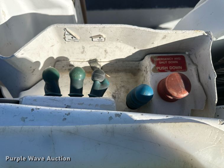 image for item EK9780 2007 International 7300  bucket truck