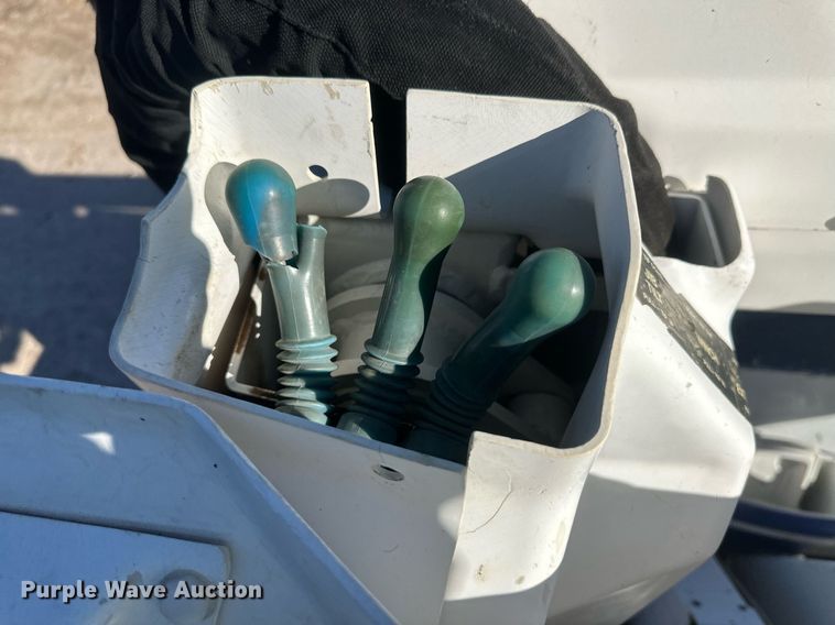 image for item EK9780 2007 International 7300  bucket truck