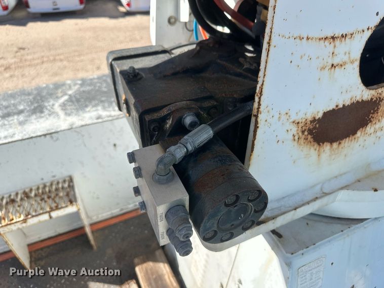 image for item EK9780 2007 International 7300  bucket truck