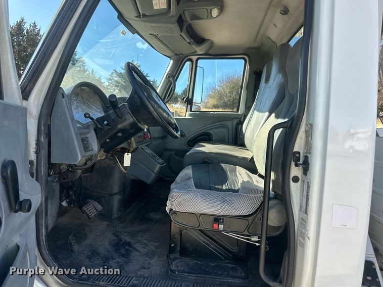 image for item EK9780 2007 International 7300  bucket truck