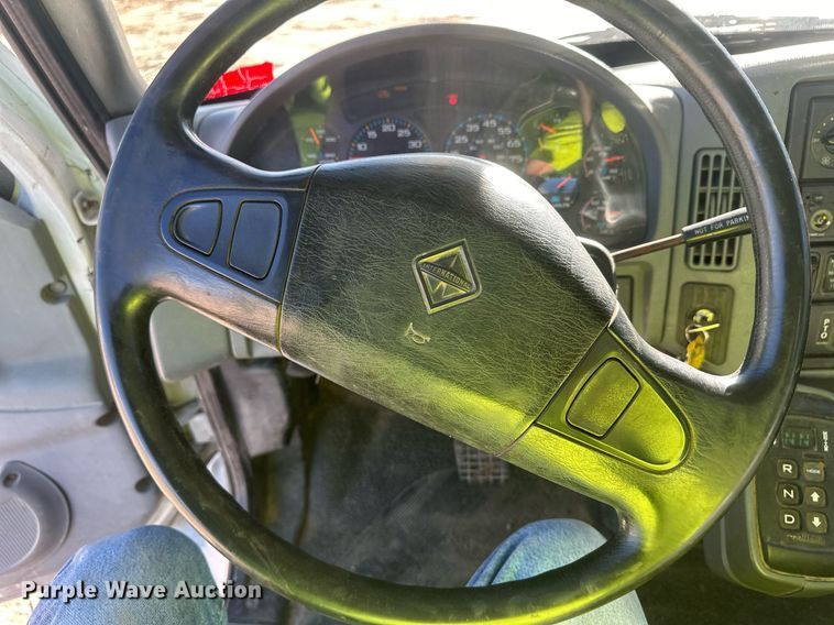 image for item EK9780 2007 International 7300  bucket truck