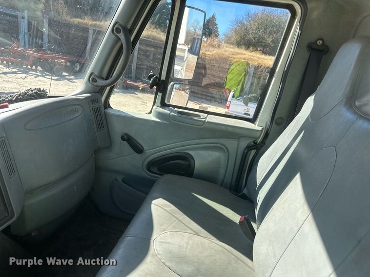 image for item EK9780 2007 International 7300  bucket truck