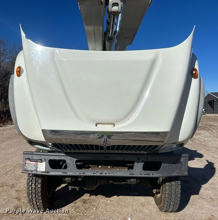 image for item EK9780 2007 International 7300  bucket truck
