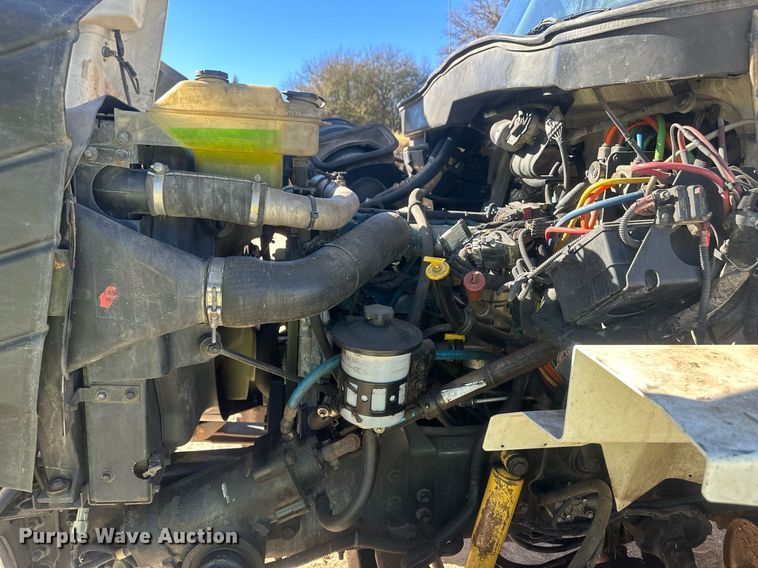 image for item EK9780 2007 International 7300  bucket truck