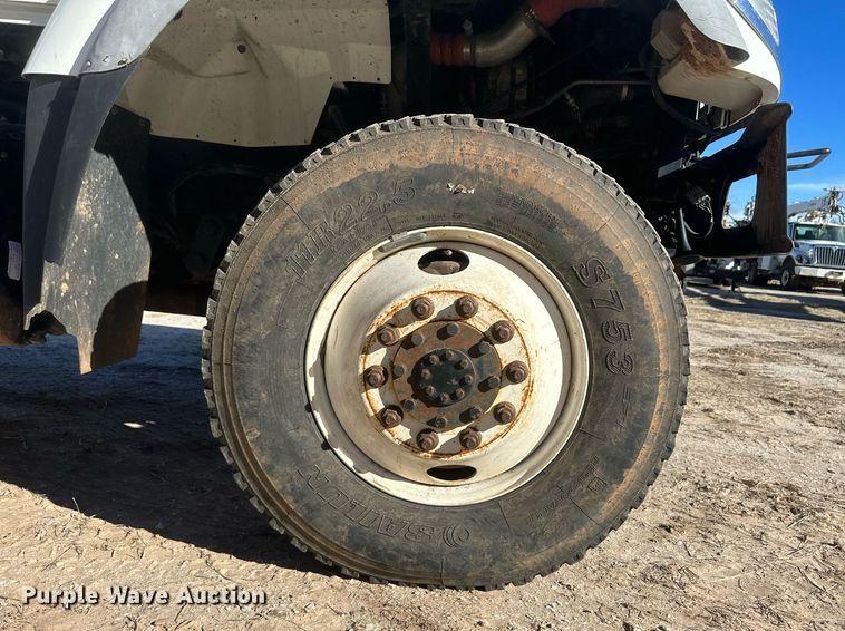 image for item EK9780 2007 International 7300  bucket truck