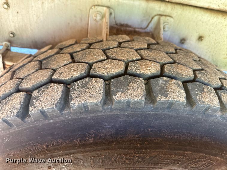 image for item EK9780 2007 International 7300  bucket truck