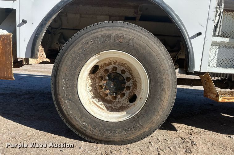 image for item EK9780 2007 International 7300  bucket truck