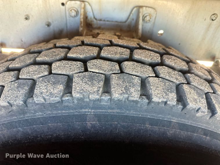 image for item EK9780 2007 International 7300  bucket truck