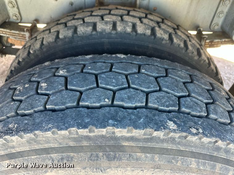 image for item EK9780 2007 International 7300  bucket truck